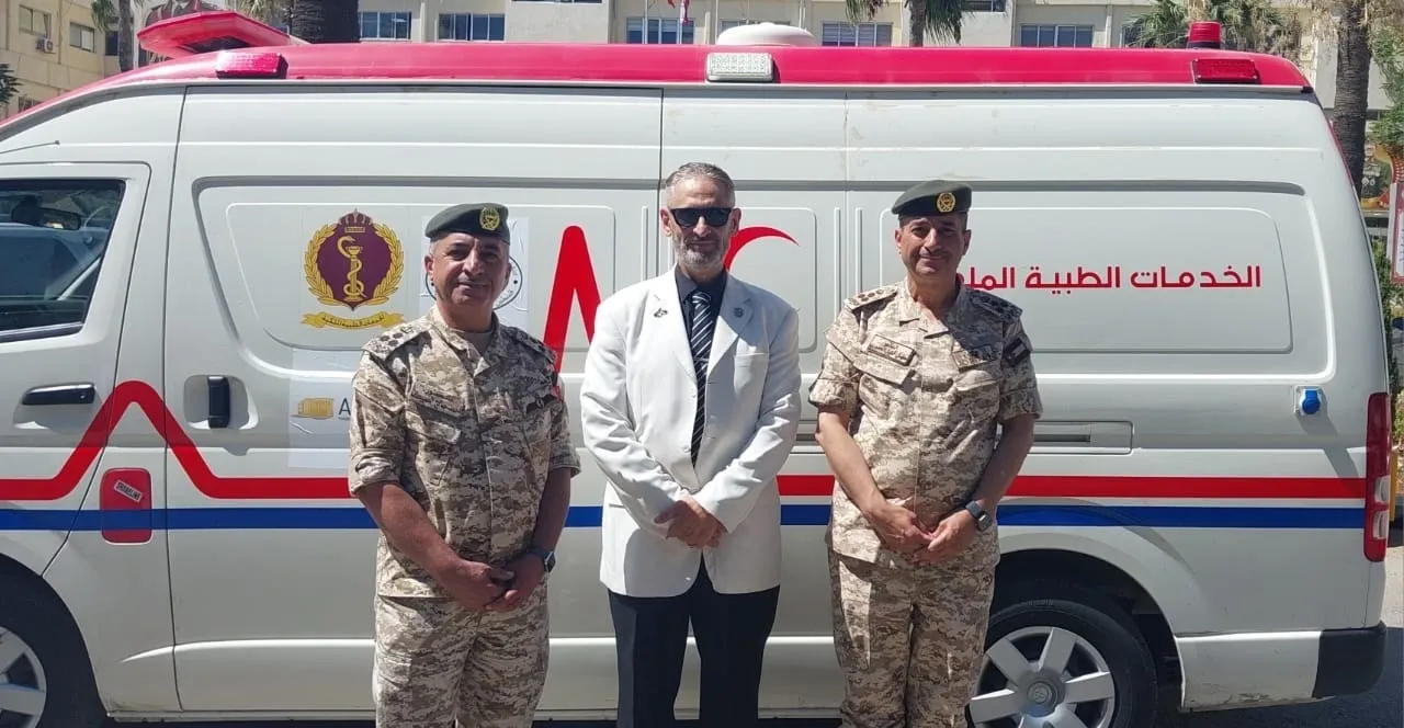 الأردن يتسلم سيارات إسعاف من منظمة باكستانية لصالح مرضى غزة