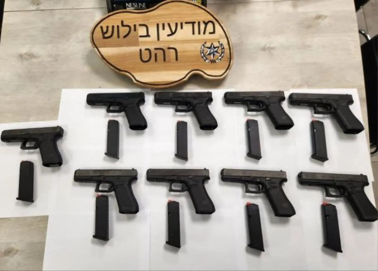 شرطة الاحتلال تضبط شابًا عائدا من الاردن حاول تهريب أسلحة