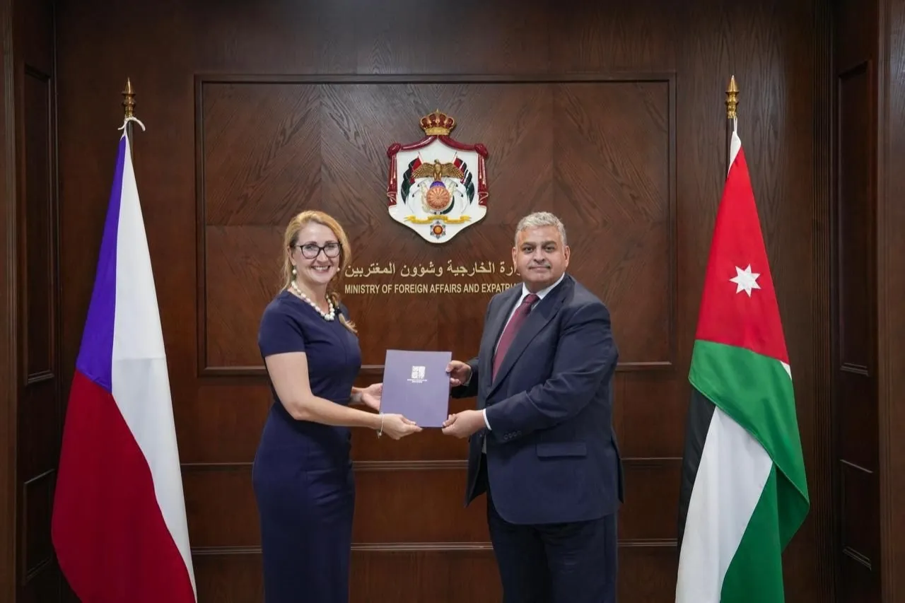 الخارجية تتسلم نسخة من أوراق اعتماد السفيرة التشيكية