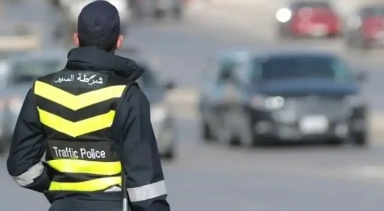 حريق جزئي في مركبة يسبب تباطؤ حركة السير بنفق المدينة الطبية