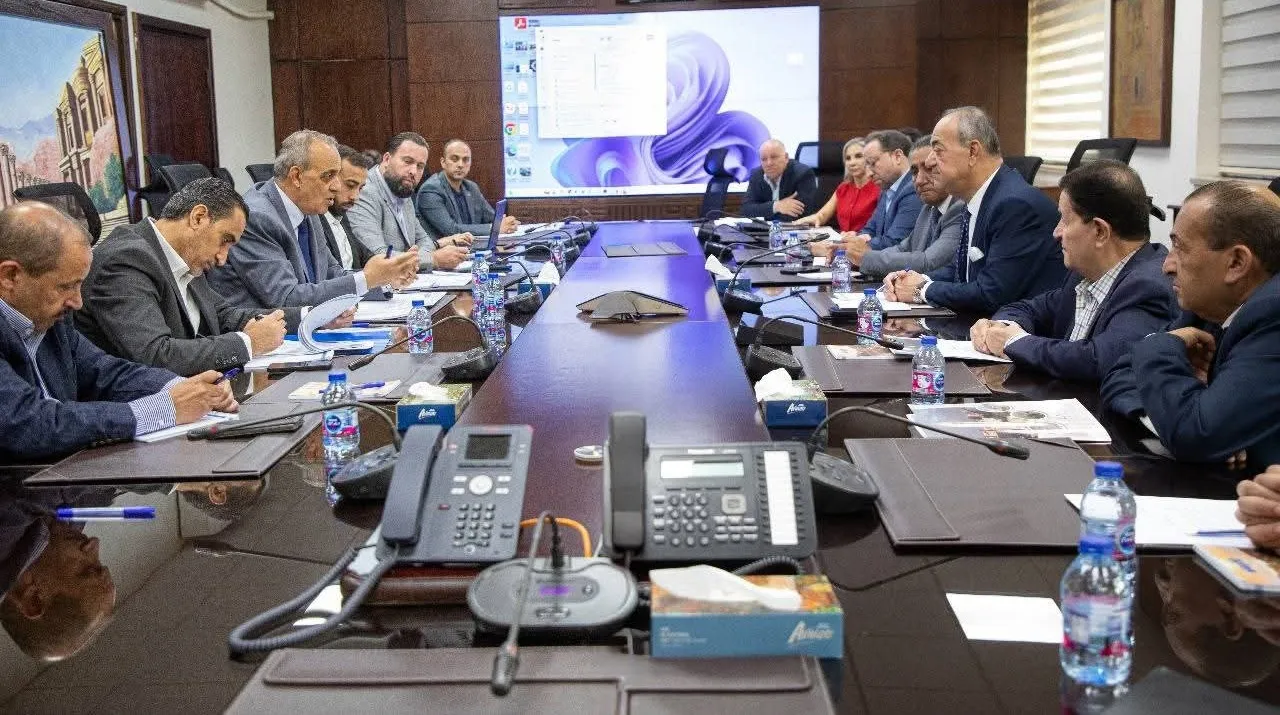 وزير السياحة يبحث مع الجمعيات آليات تعزيز القدرة التنافسية للأردن سياحياً