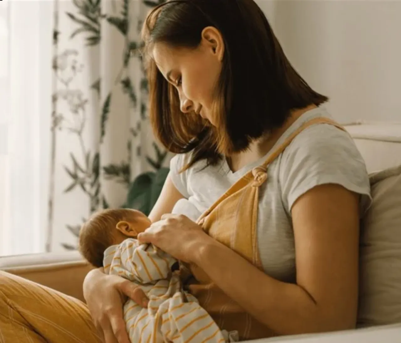 حقائق مهمة عن تغذية الأم خلال فترة الرضاعة