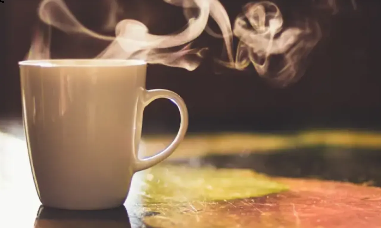 تحذير طبي المشروبات شديدة السخونة ترفع خطر سرطان المريء