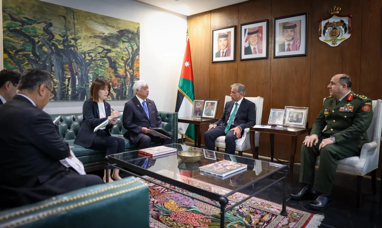 رئيس الوزراء يستقبل وزير الدفاع الياباني ويؤكد التعاون المشترك