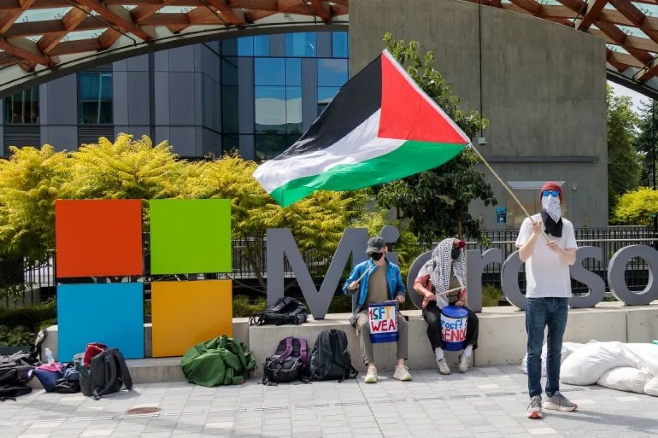 موظفون بمايكروسوفت يعتصمون ويطالبون بإنهاء العقود مع الجيش الإسرائيلي