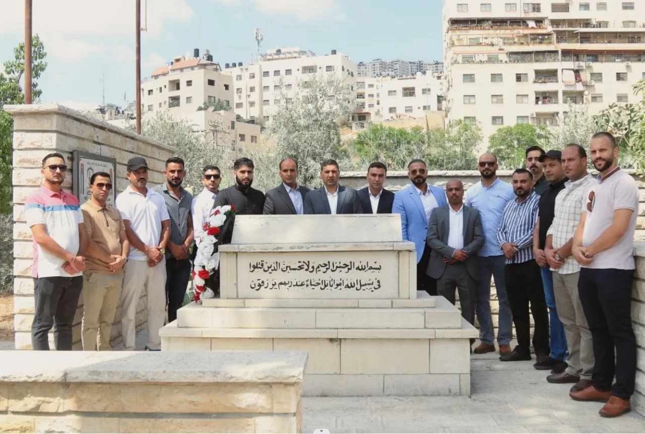 وفد من المستشفى الميداني نابلس 7 يزور مقبرة شهداء الجيش العربي