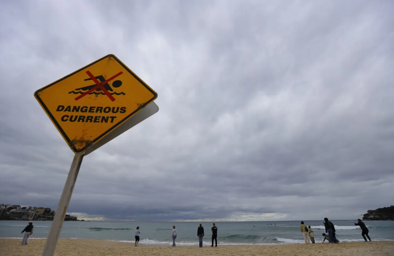 استراليا  كرات غامضة تعود للظهور على الساحل الشرقي بعد 6 أشهر من اختفائها