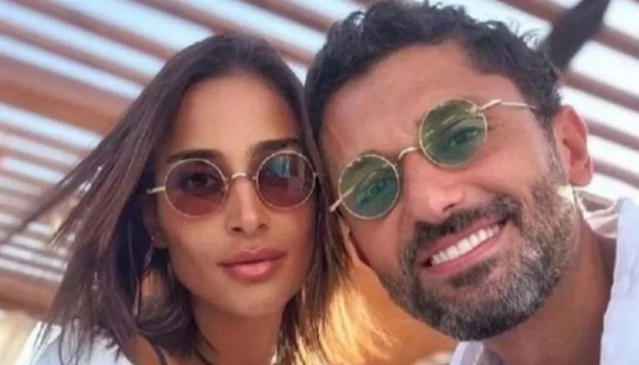 كريم محمود عبدالعزيز يحسم شائعات الانفصال بظهور رومانسي