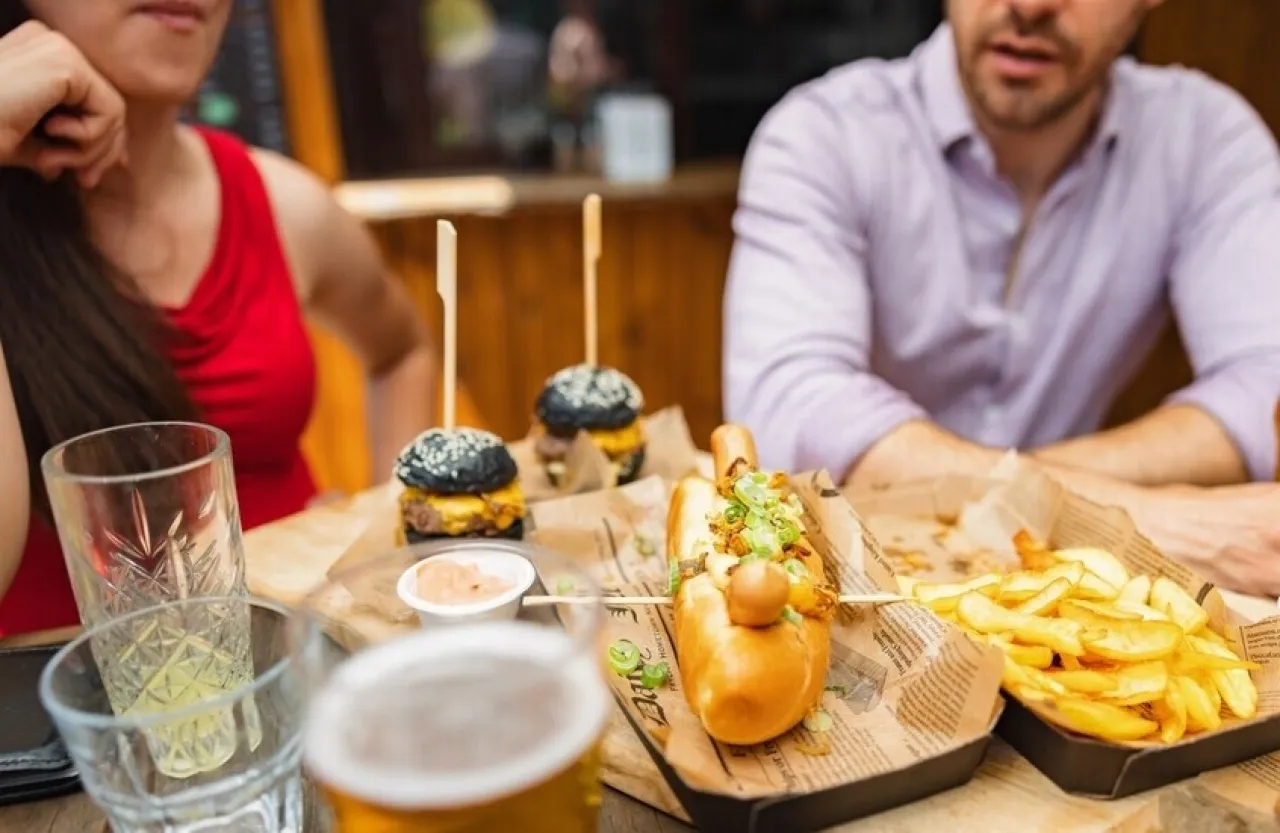 لا تجمع بين الكحول وهذه الأطعمة تحذيرات صحية