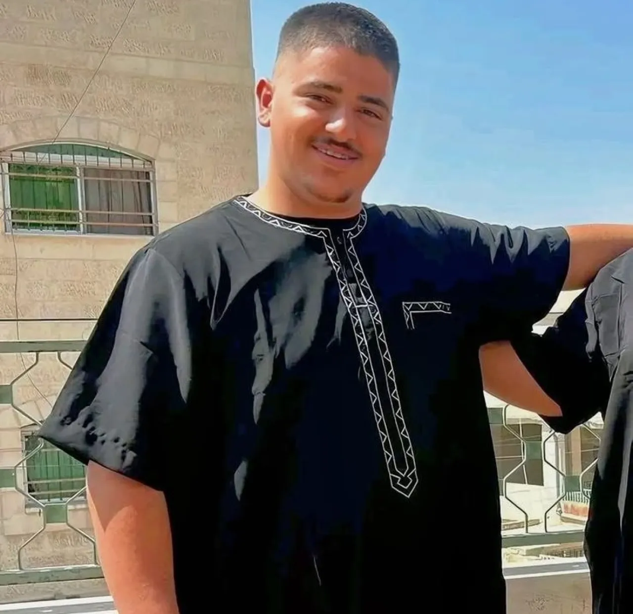 الأردن وفاة شاب متأثرًا بإصابته إثر الاعتداء عليه بـدرل في الرقبة