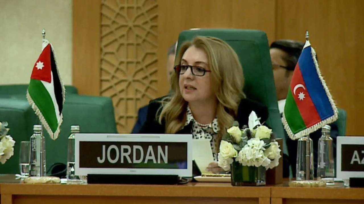 الحكومة الاردنية تؤكد جاهزية الأردن لإرسال مئات الشاحنات الإغاثية يوميا لغزة