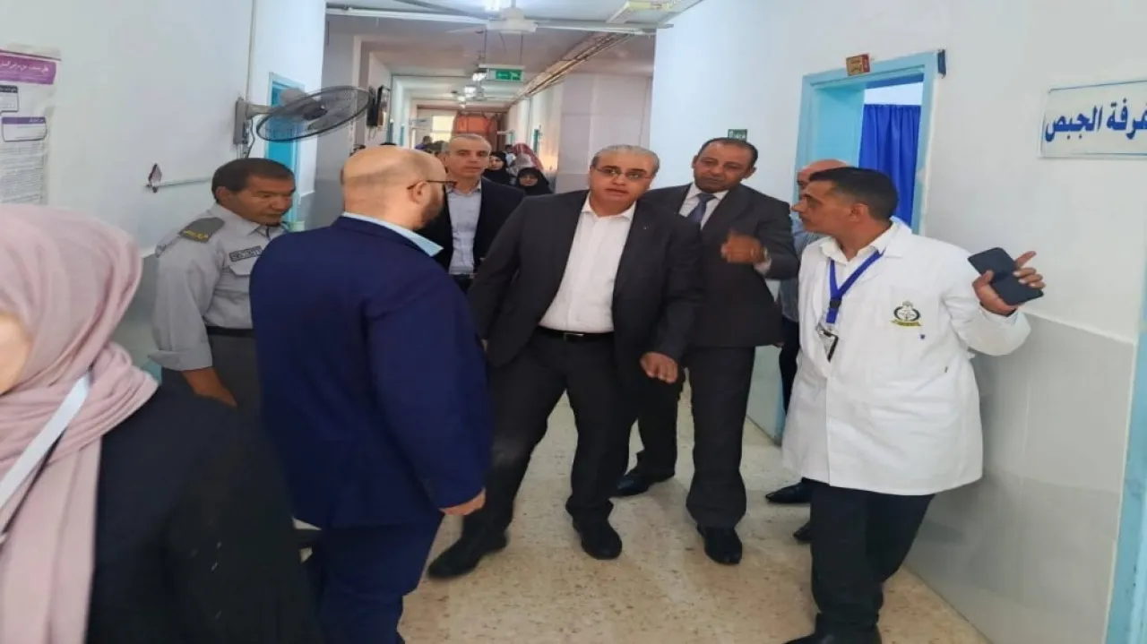 وزير الصحة يقوم بزيارة مفاجئة لمستشفى المفرق الحكومي