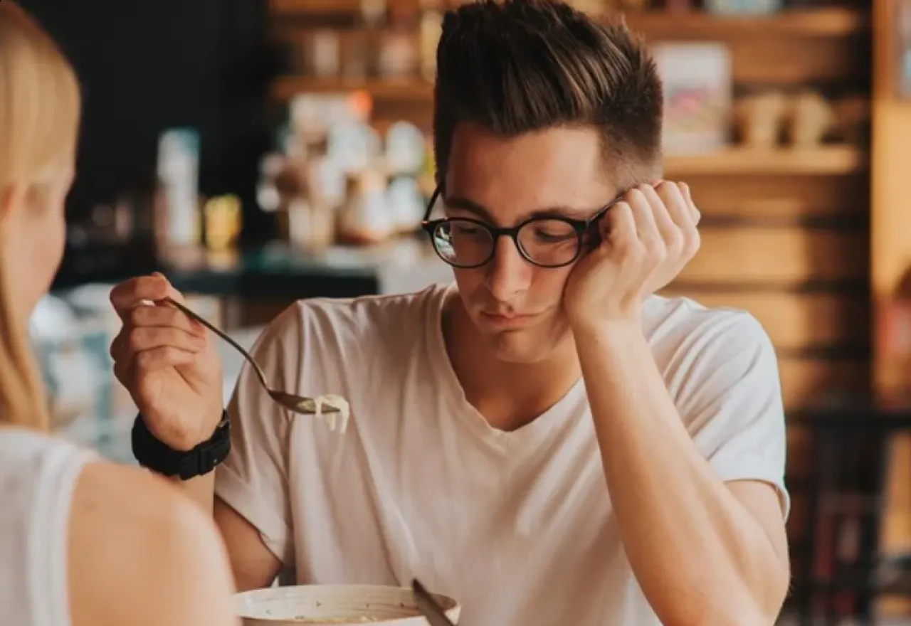 دراسة الأزمات المالية ترفع احتمال إصابة المراهقين باضطرابات الأكل