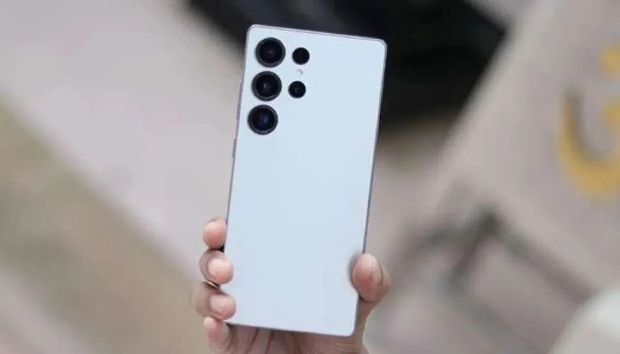 هاتف سامسونغ الرائد Galaxy S26 Ultra ثورة في التصميم وبطارية أقوى