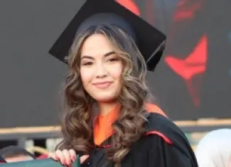 رنين صقر عجاج مبروك التخرج