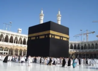 وفاة إمارتي أثناء أداء العمرة عن ابنه الراحل قبل أيام بحادث سير