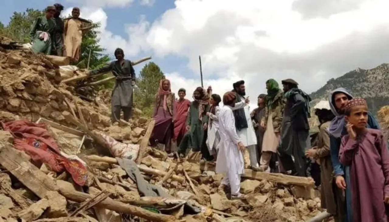 بقوة 6 درجات مقتل نحو 622 شخص في زلزال ضرب أفغانستان
