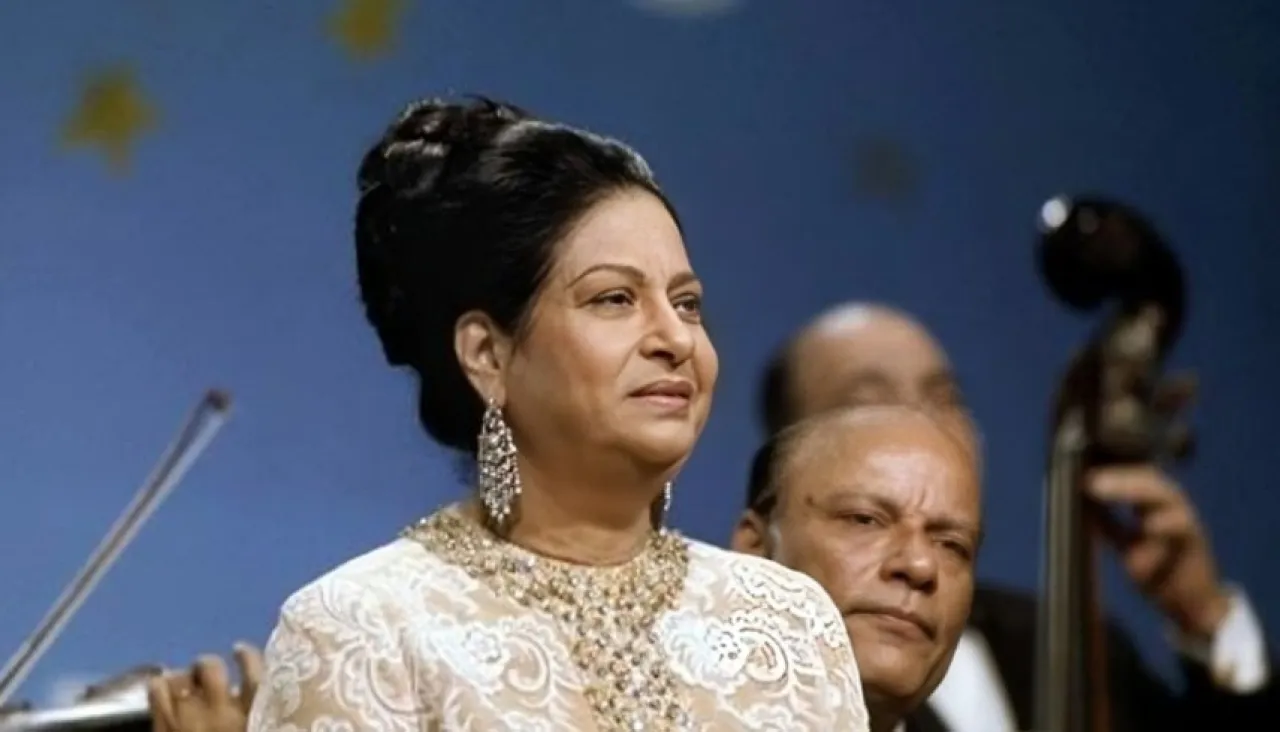 أضخم إنتاج مسرحي موسيقي إطلاق البوستر الرسمي لمسرحية أم كلثوم