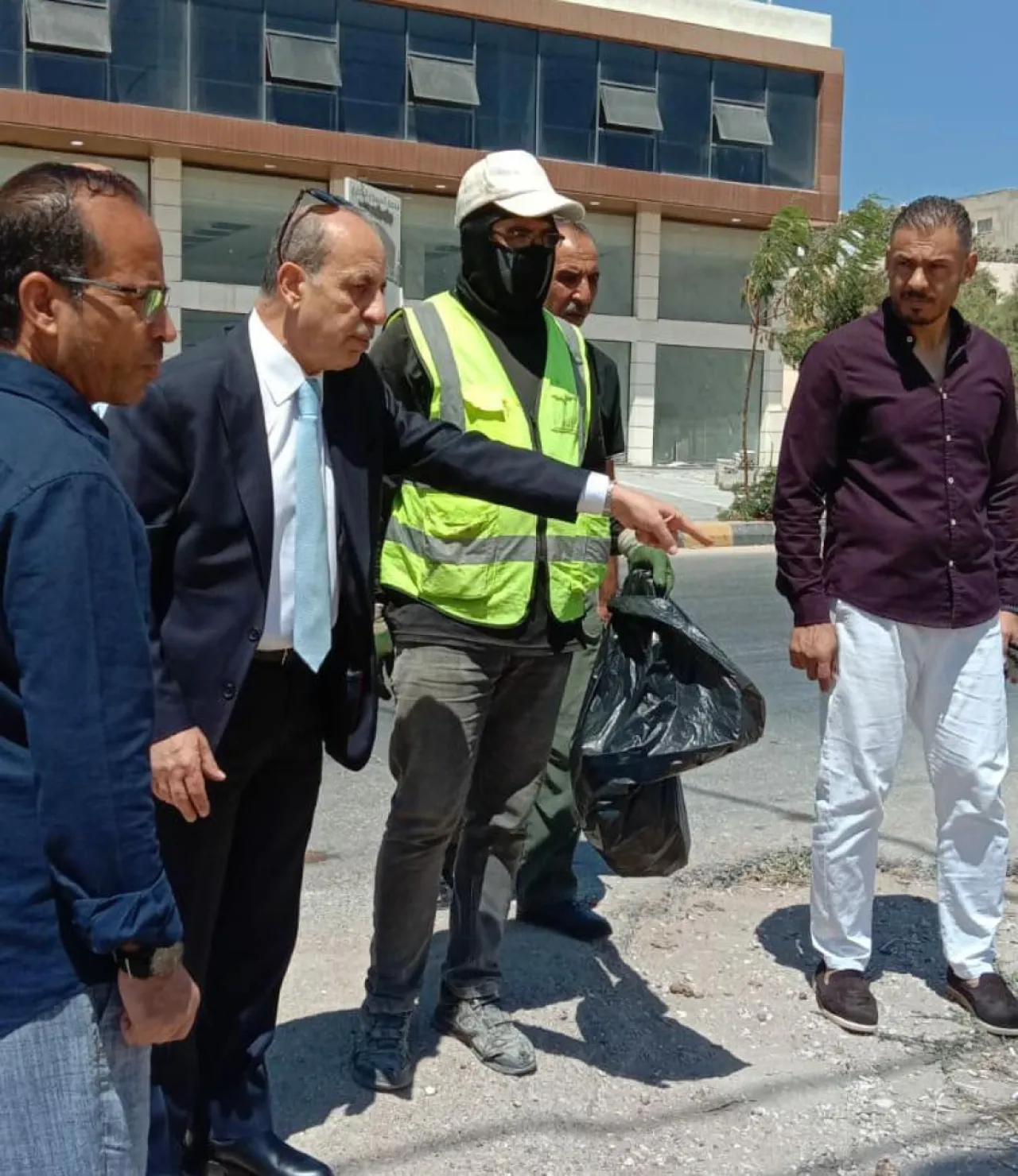 وزير الإدارة المحلية يتفقد واقع الخدمات في بلدية حسبان