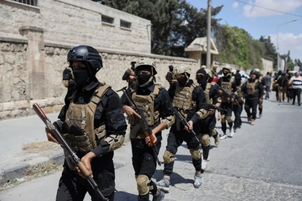 القوات السورية تحبط تهريب أسلحة لقسد بريف دمشق وتشتبك معها في الرقة