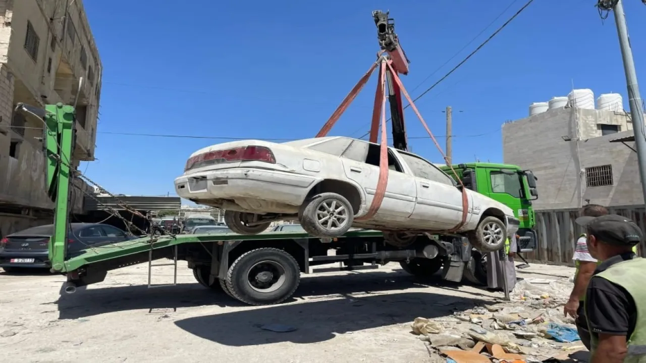 حملة لإزالة المركبات المهجورة