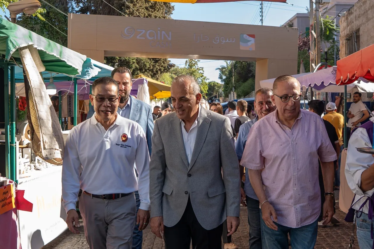 وزير السياحة يرعى افتتاح مهرجان سواسدي عمّان جوهر تايلاند في سوق جارا