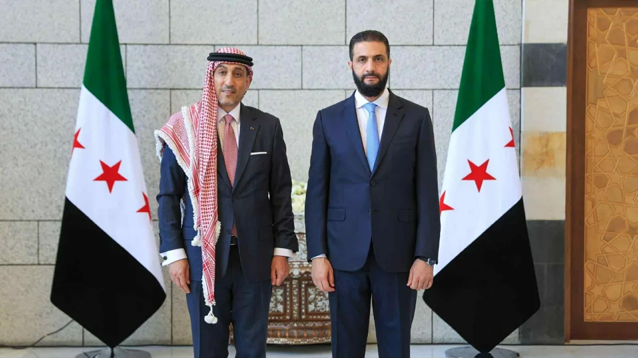 السفير القضاة يقدّم أوراق اعتماده للرئيس السوري أحمد الشرع