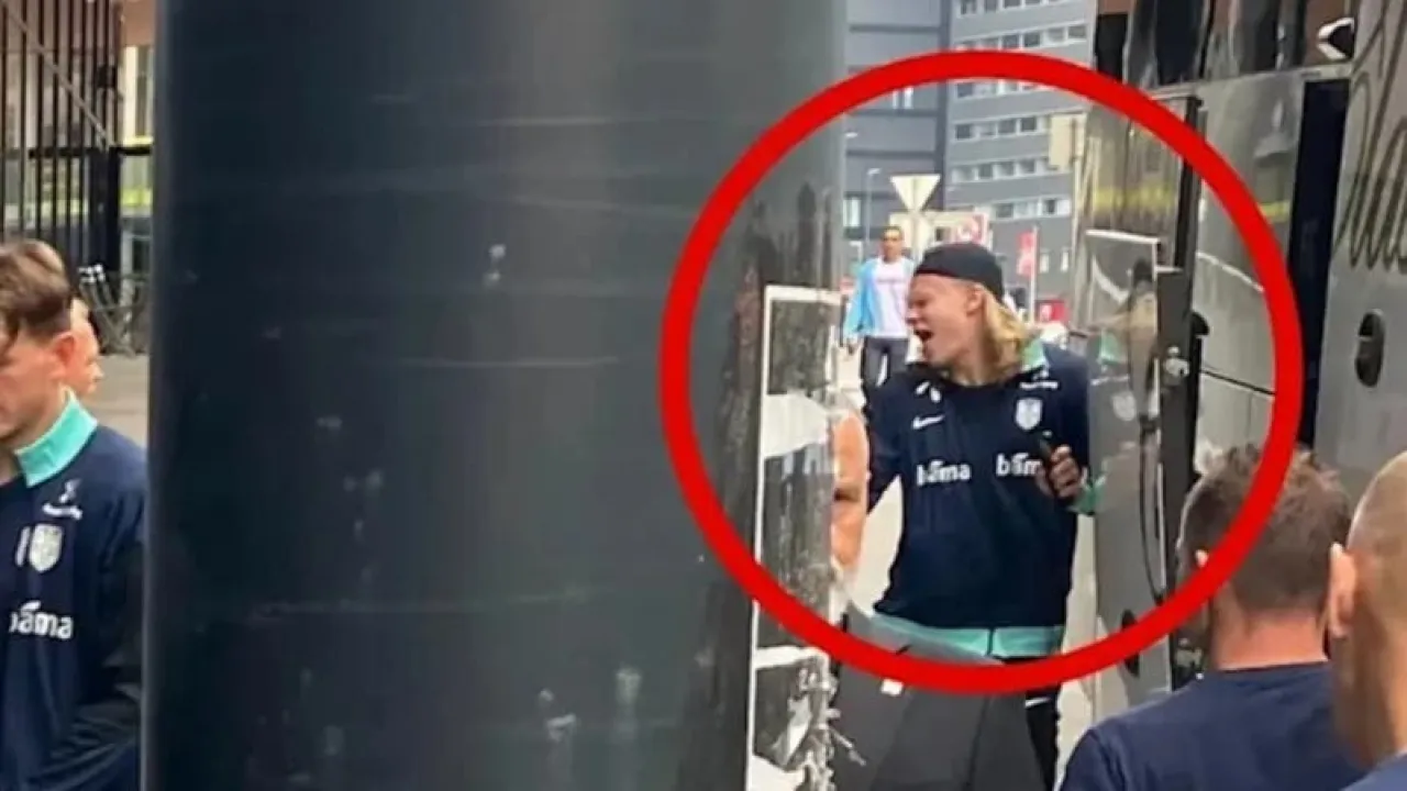 مدرب النرويج يكشف آخر مستجدات إصابة هالاند من الحافلة