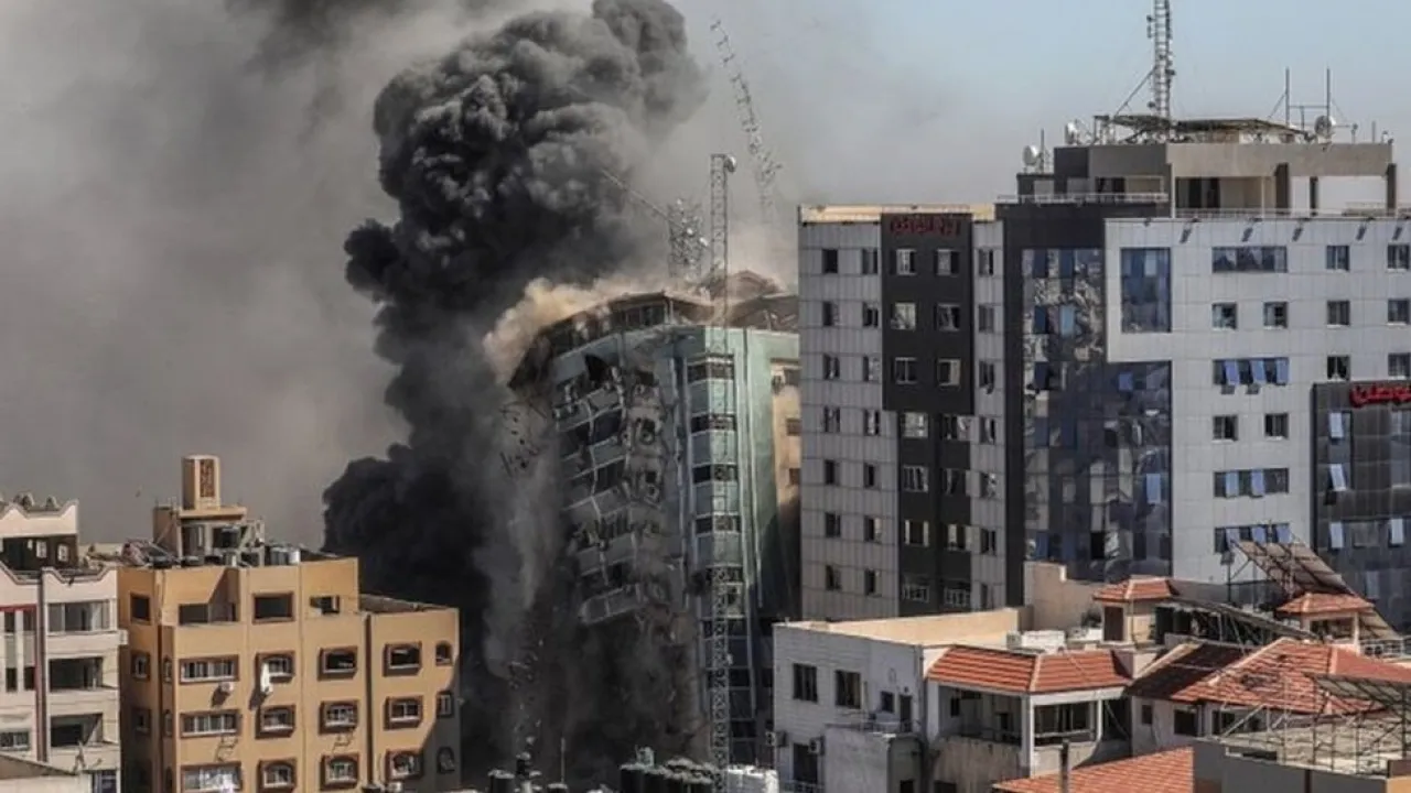 الاحتلال قصف 5 أبنية شاهقة بغزة خلال 72 ساعة