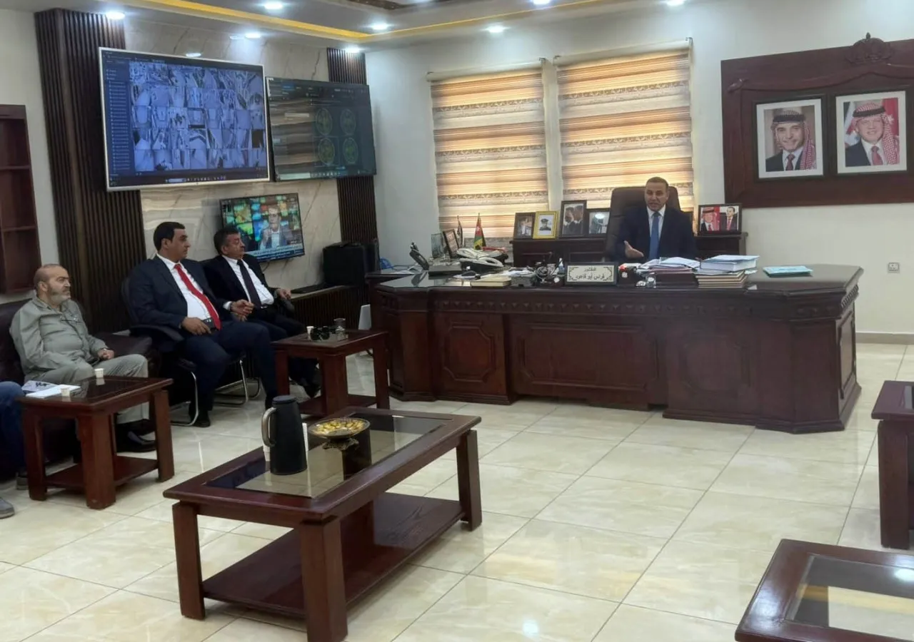 محافظ الزرقاء يؤكد خطورة الكلاب الضالة ويدعو لحماية المواطنين