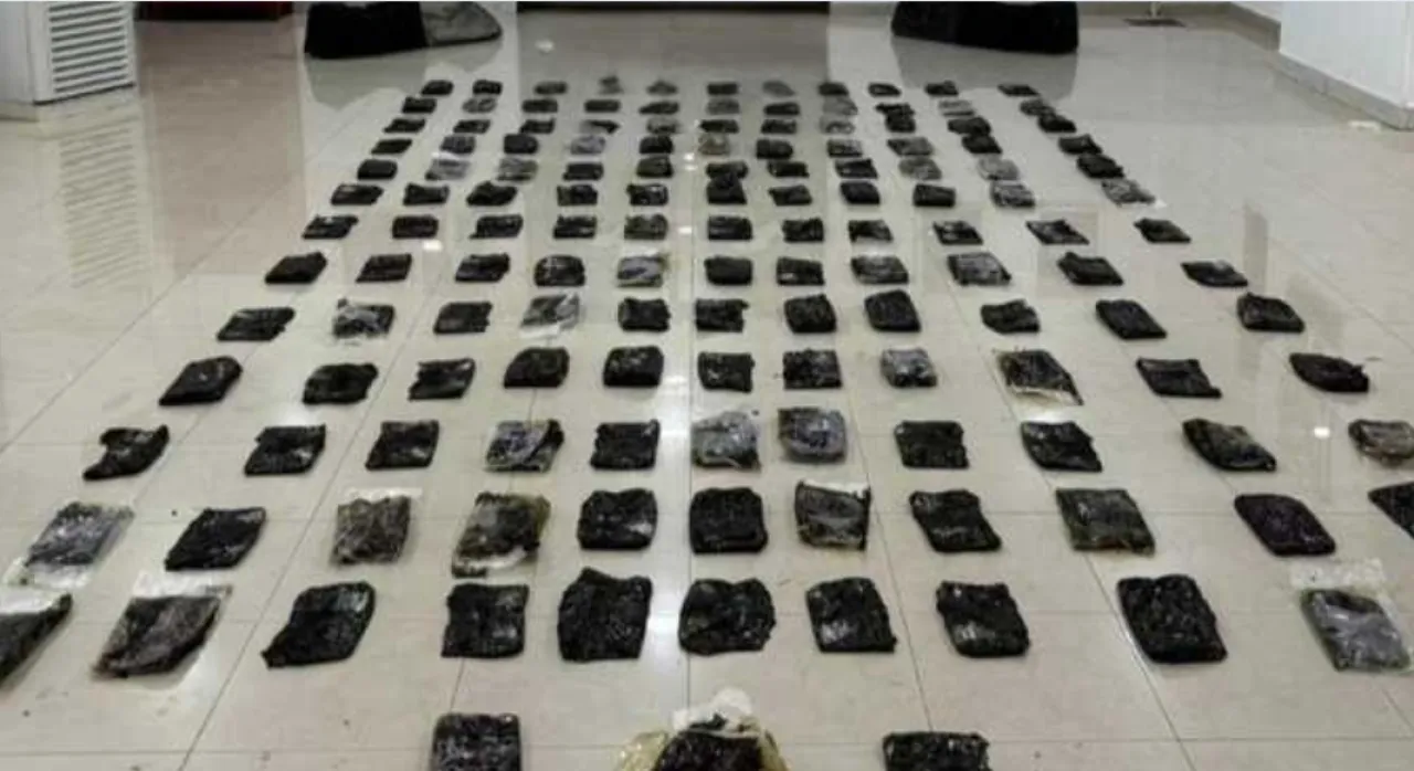 الكويت ضبط شبكة مخدرات يديرها نزيل في السجن المركزي