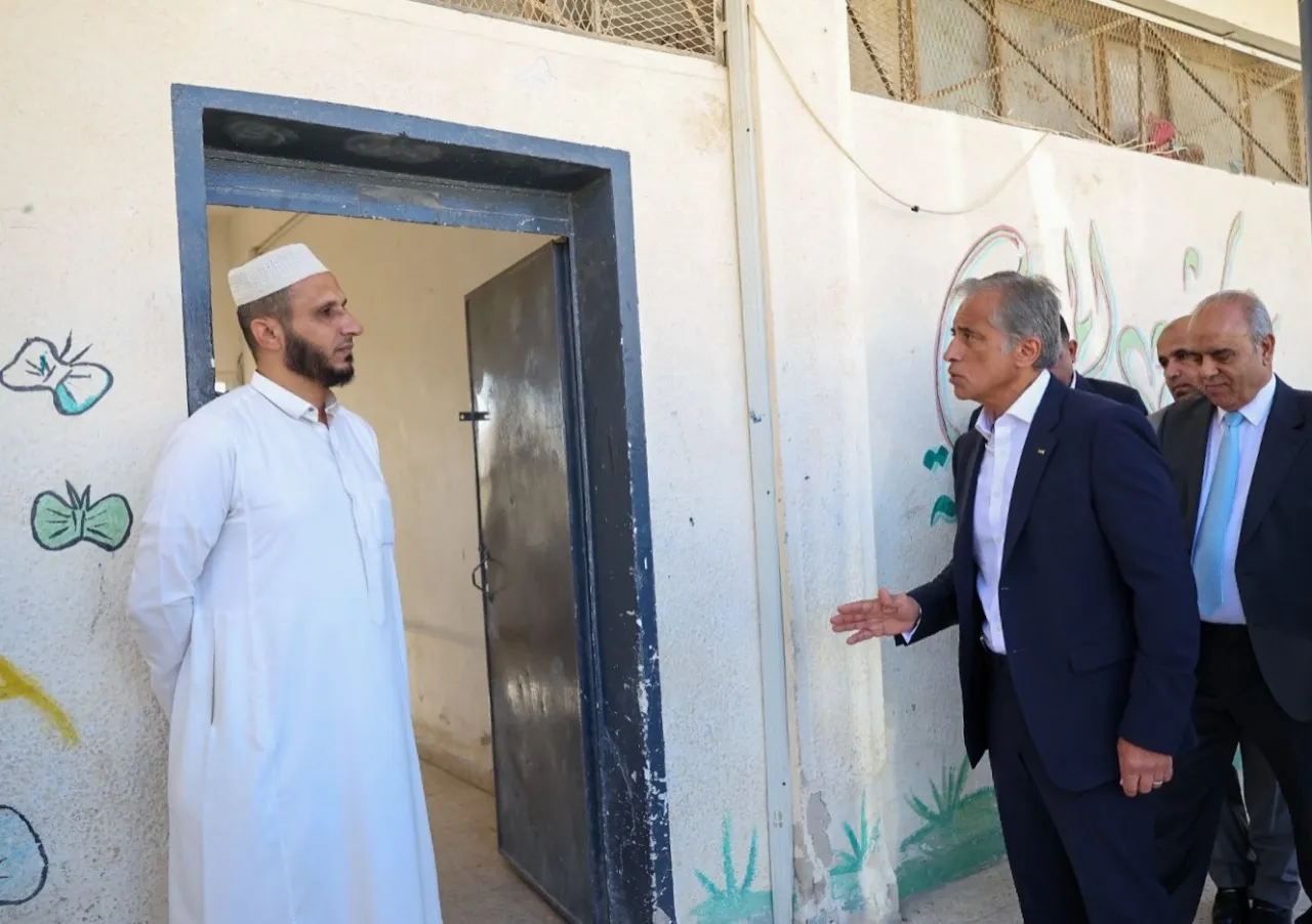 حسان يوجه بصيانة وتحديث مدرسة سيبويه بالزرقاء