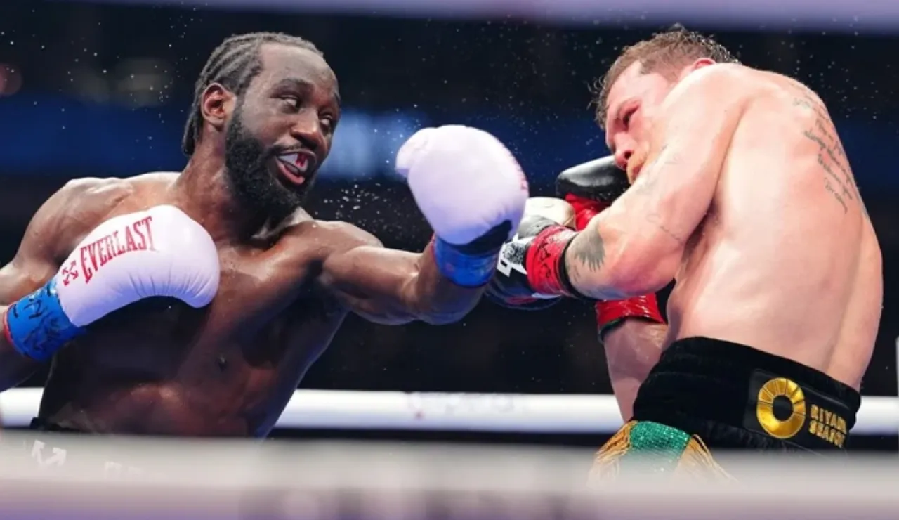 كروفورد أول بطل لـ3 أوزان في تاريخ الملاكمة