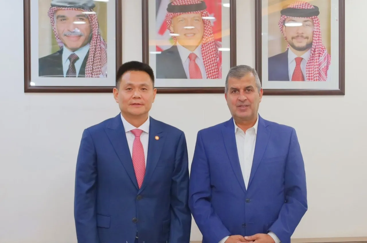 شركة صينية تدرس جدوى الهيدروجين الأخضر بالأردن بكلفة 1155 مليار دولار