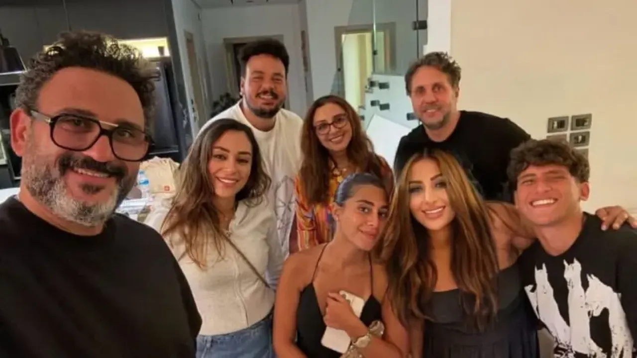 بعد أزمتها الصحية ظهور نادر لأنغام رفقة عدد من الفنانين