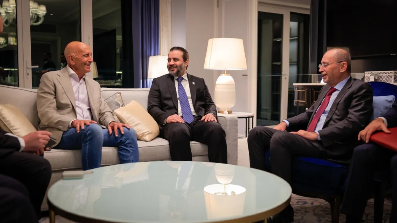 الصفدي يلتقي مع الشيباني والمبعوث الأميركي إلى سوريا