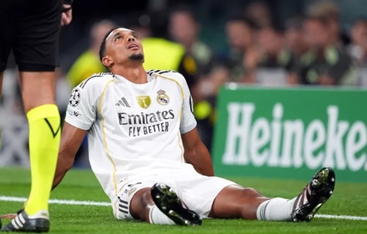 مخاوف من إصابة أرنولد في الركبة