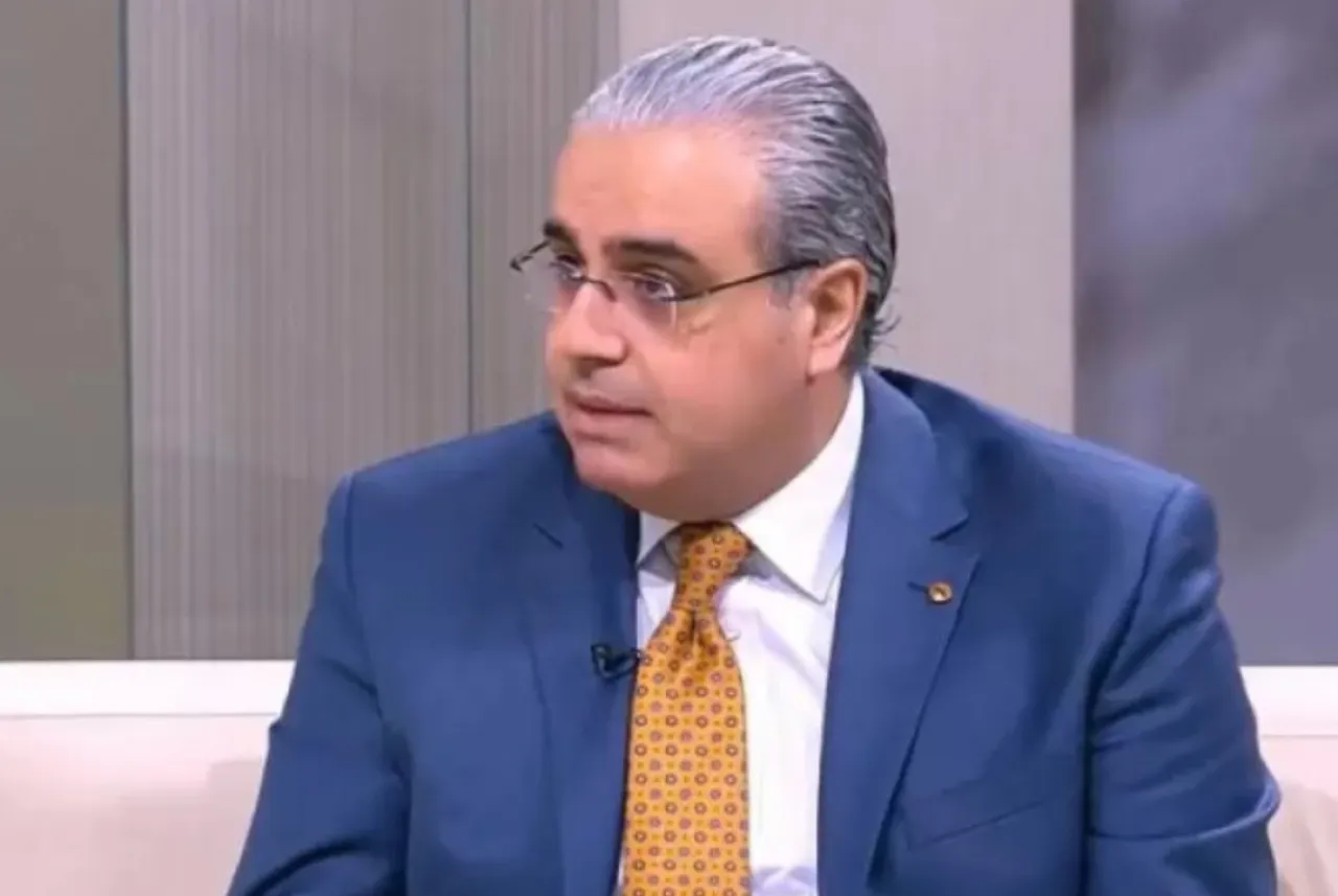 وزير الصحة يبعث رسالة نصية تحفيزية لموظفيه