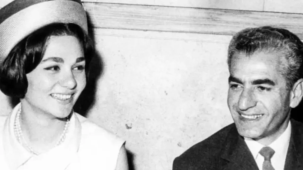 إيران كانت تمنع الحجاب وتجبر النساء على خلعه  ما القصة