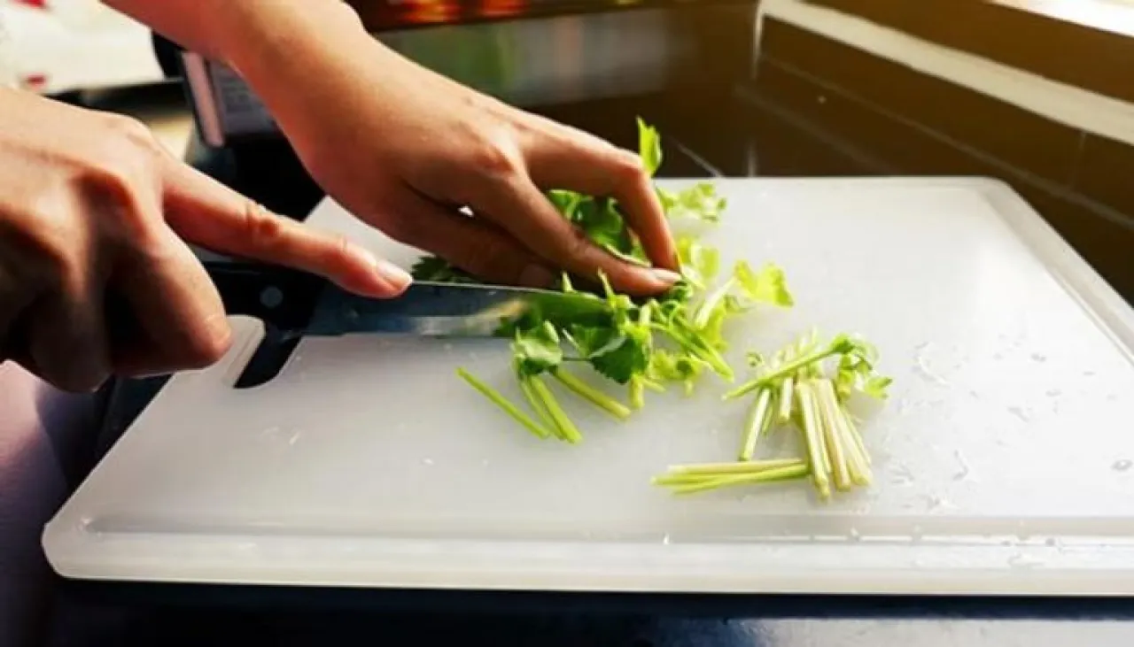 بينها أداة يستخدمها الملايين يوميا 3 قتلة صامتون في مطبخك