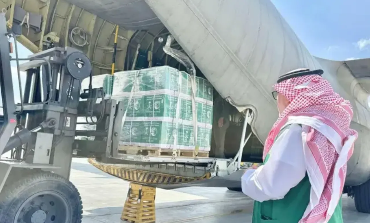وصول الطائرة السعودية الـ 63 لإغاثة أهالي قطاع غزة