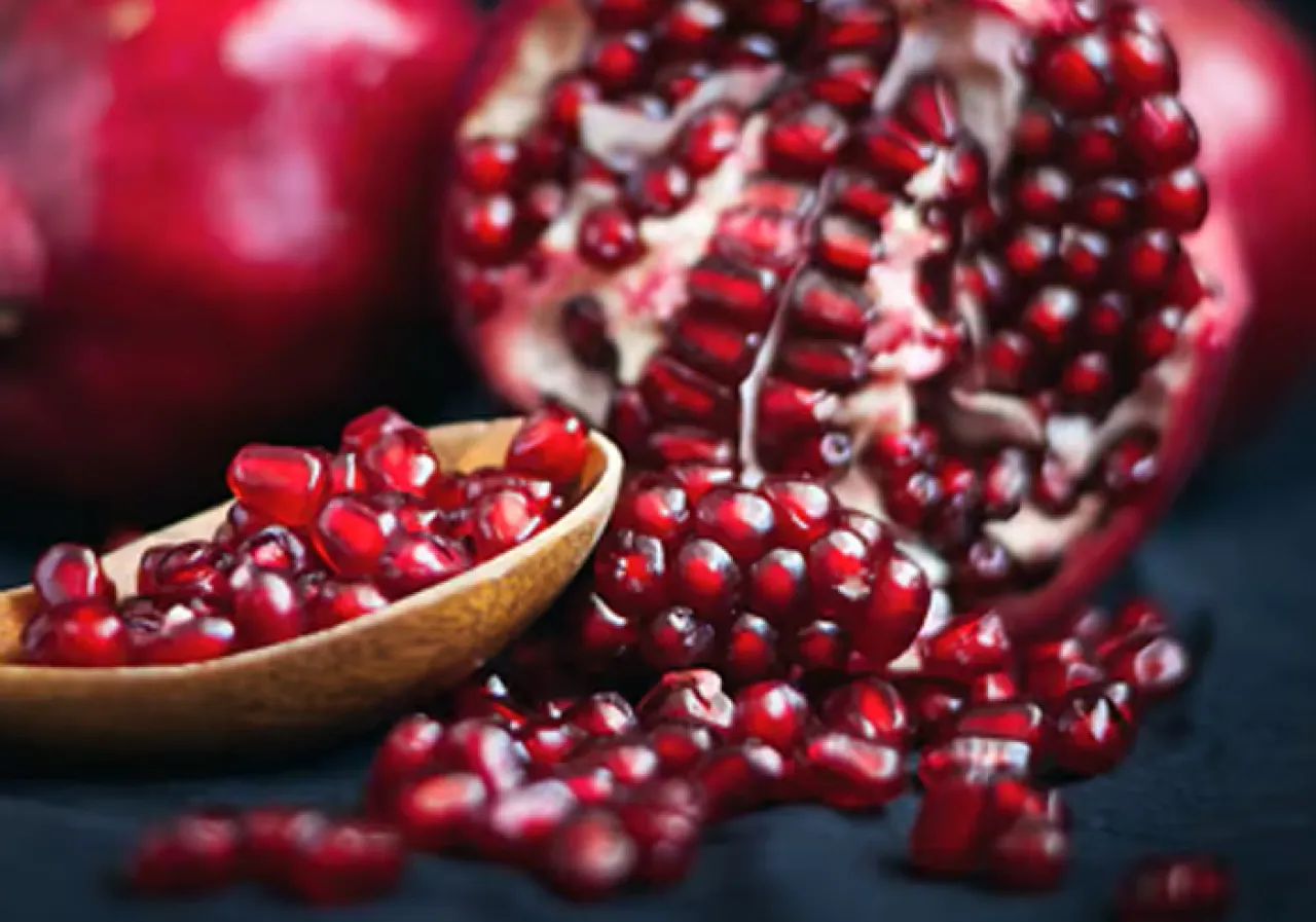 دراسة بريطانية مستخلص الرمان يعيدك إلى زمن الشباب