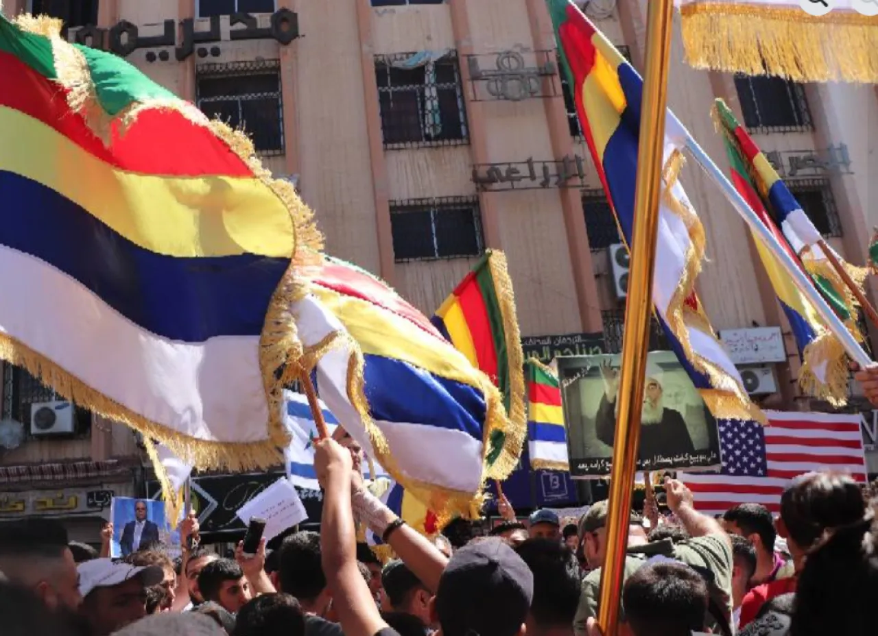 تظاهرة ترفع علمي إسرائيل واميركا في السويداء  فيديو