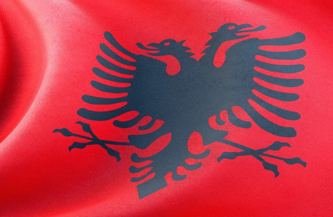 سيجارة تطيح بنائب وزير الداخلية الألباني