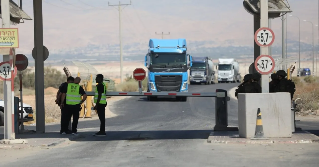 مصادر  لا سائقين أردنيين في الأراضي المحتلة منذ حادثة معبر الكرامة