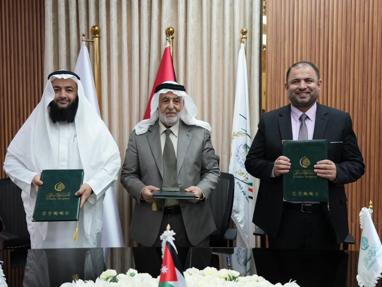 شراكة إستراتيجية بين  المستشفى الإسلامي و شركة مايكروكير تدعم التحول الرقمي في القطاع الصحي