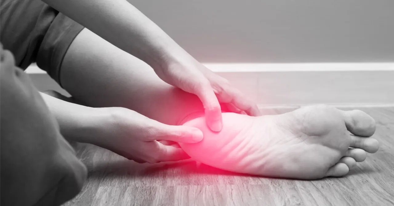 آلام الكعب  أسباب شائعة وخطيرة وكيفية التعامل معها