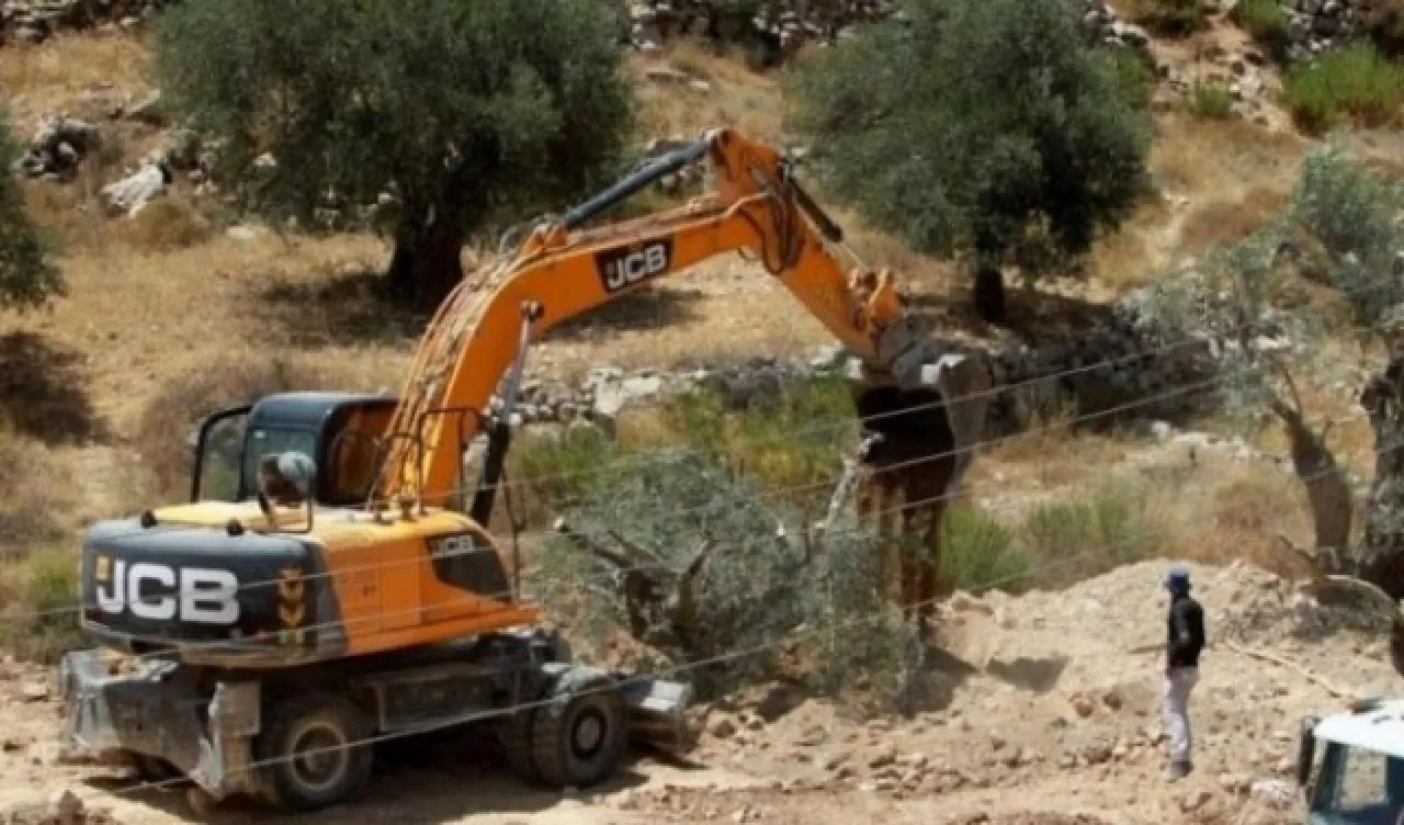 الاحتلال يشق طريقين استيطانيين شرقي وغربي رام الله