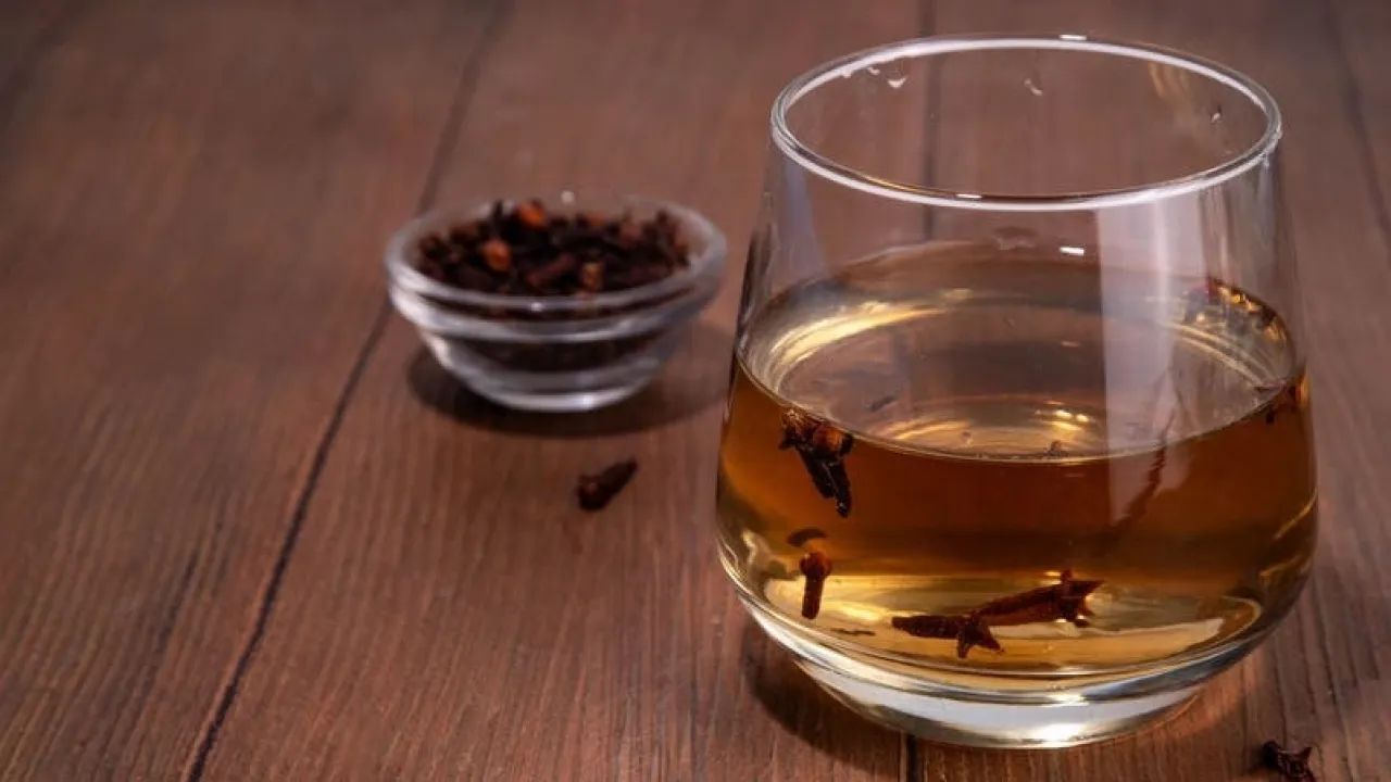 Clove Water What Happens to Your Body if You Drink it Daily
