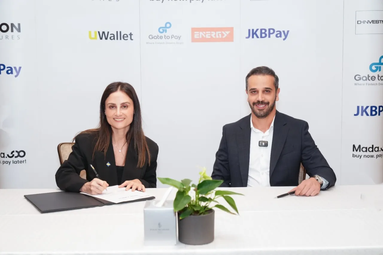 البنك الأردني الكويتي يوقّع مذكرة تفاهم مع شركة مدى لإطلاق خدمة اشترِ الآن وادفع لاحقاً عبر JKB Pay